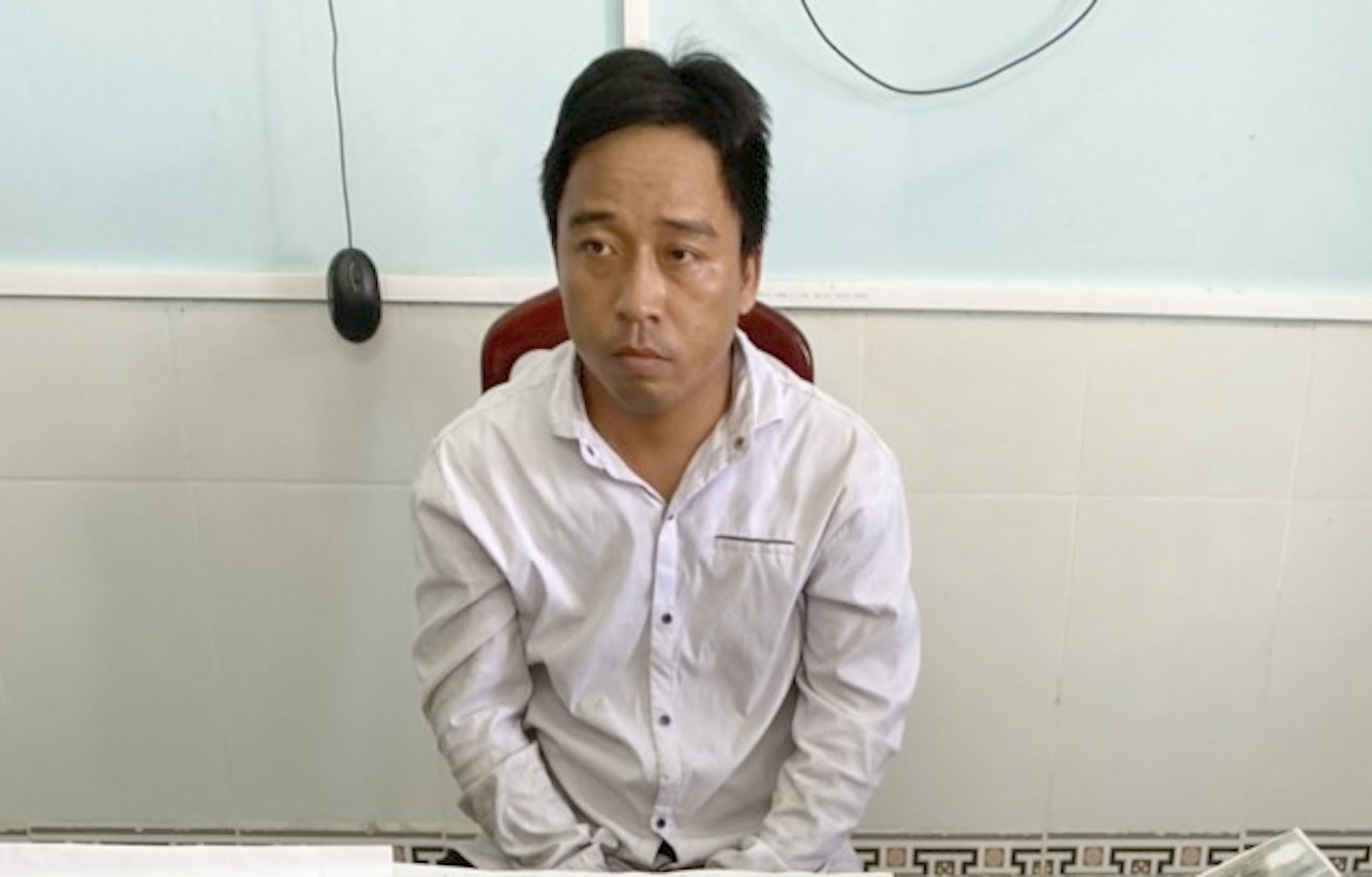 Bat giam hai bi can san xuat tien gia hinh anh