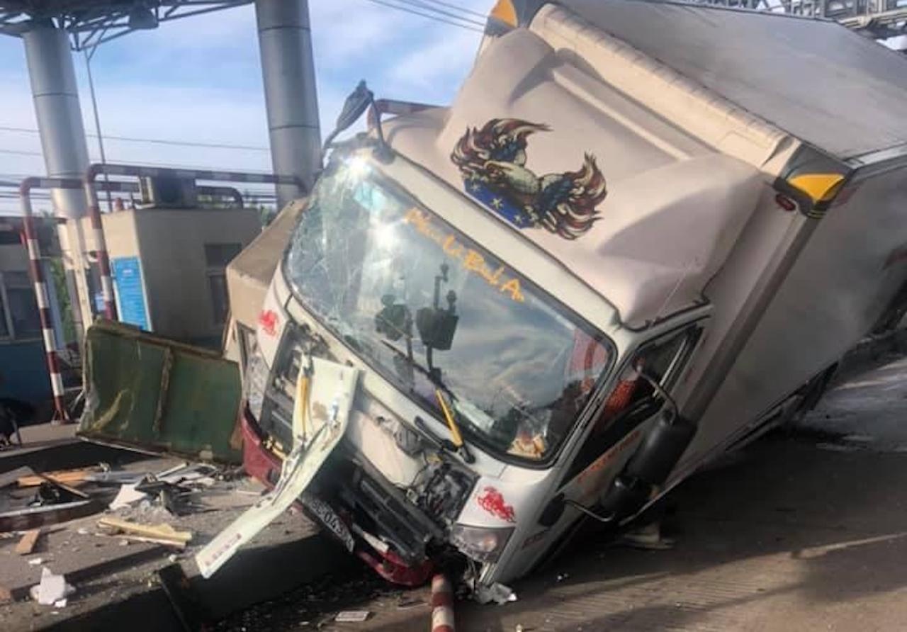 Xe tai tong tram BOT Cai Lay hinh anh