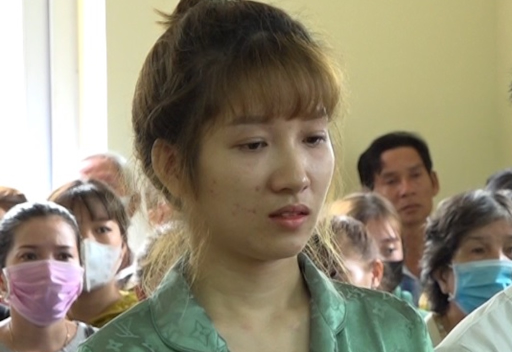 Cô gái rủ hai bạn trai vào khách sạn sử dụng ma túy ảnh 1 Co gai ru hai ban trai vao khach san su dung ma tuy anh 1