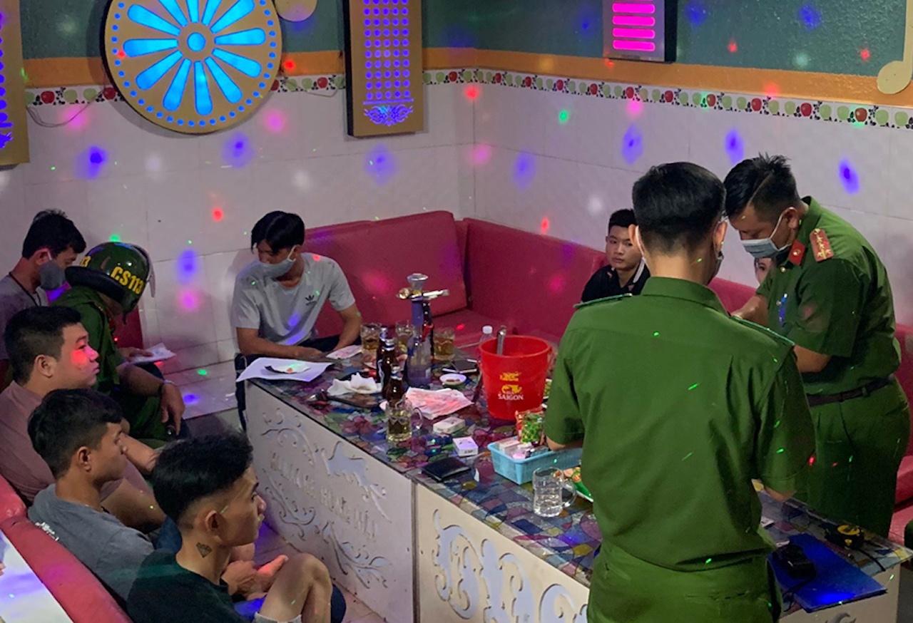 sử dụng ma túy tại karaoke ảnh 1 su dung ma tuy tai karaoke anh 1