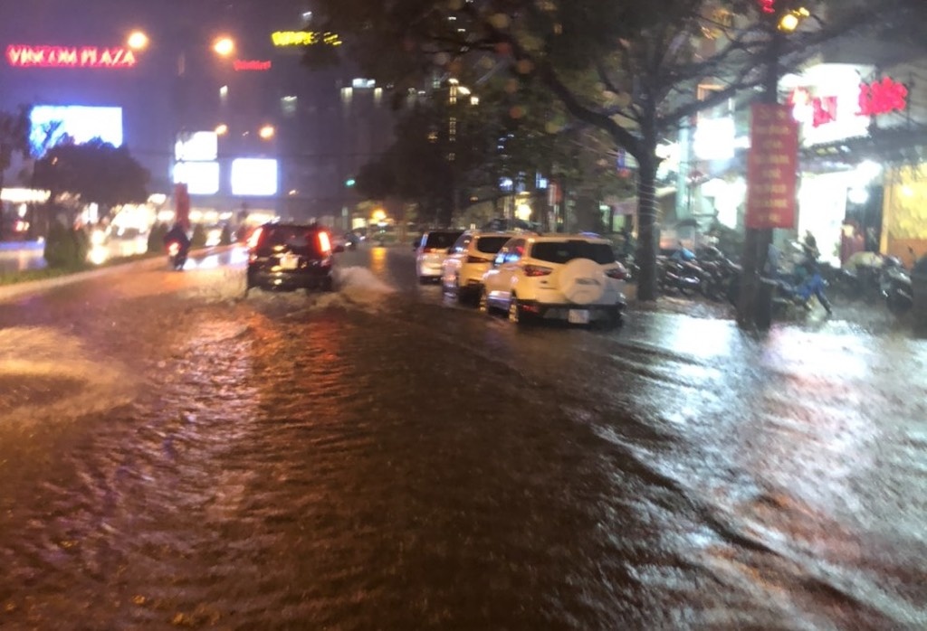 Can Tho mua keo dai hon 2 gio dong ho anh 2