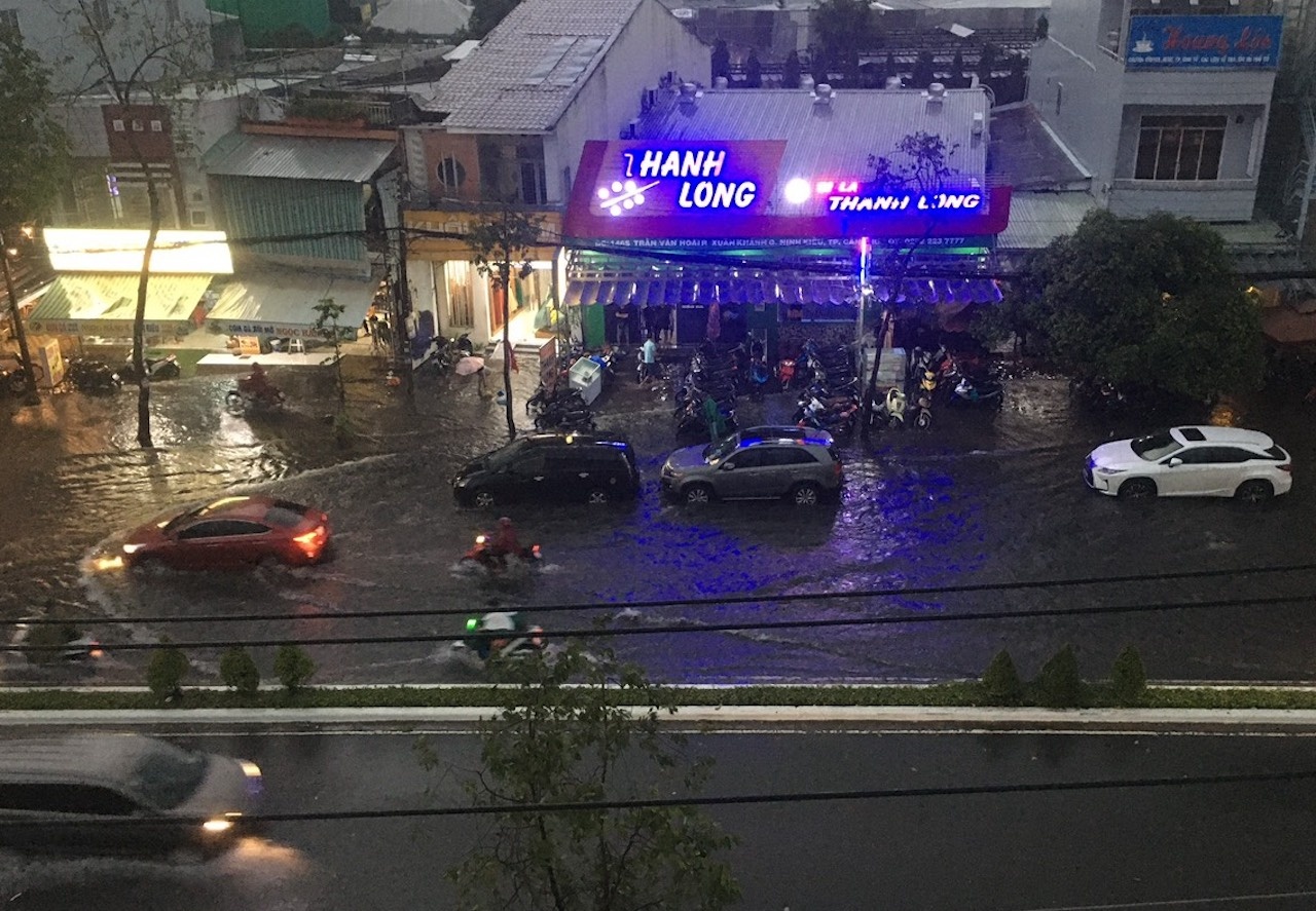 Thanh pho Can Tho ngap nang sau mua lon hinh anh