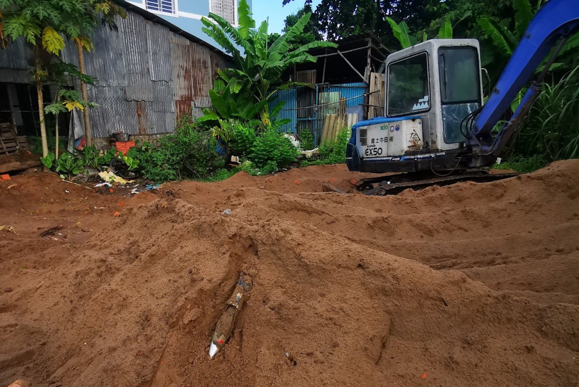 Dan coi trong bai cat o cua hang vat lieu xay dung anh 1