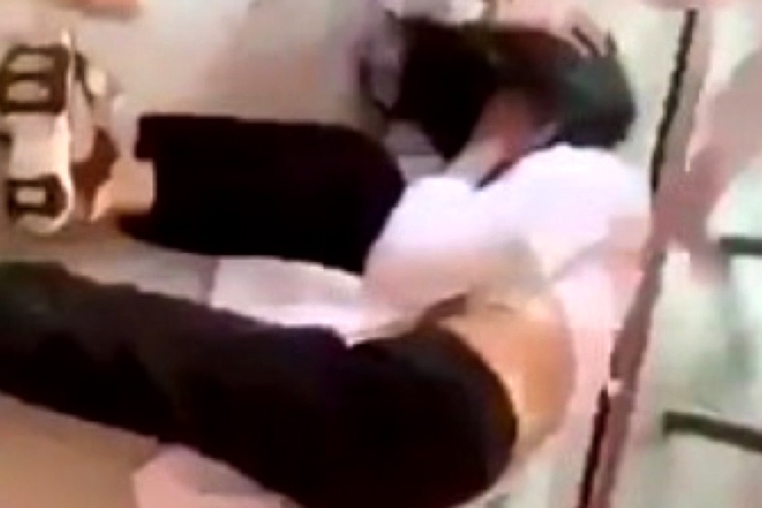 Nu sinh lop 10 bi danh hoi dong, xe ao dai hinh anh