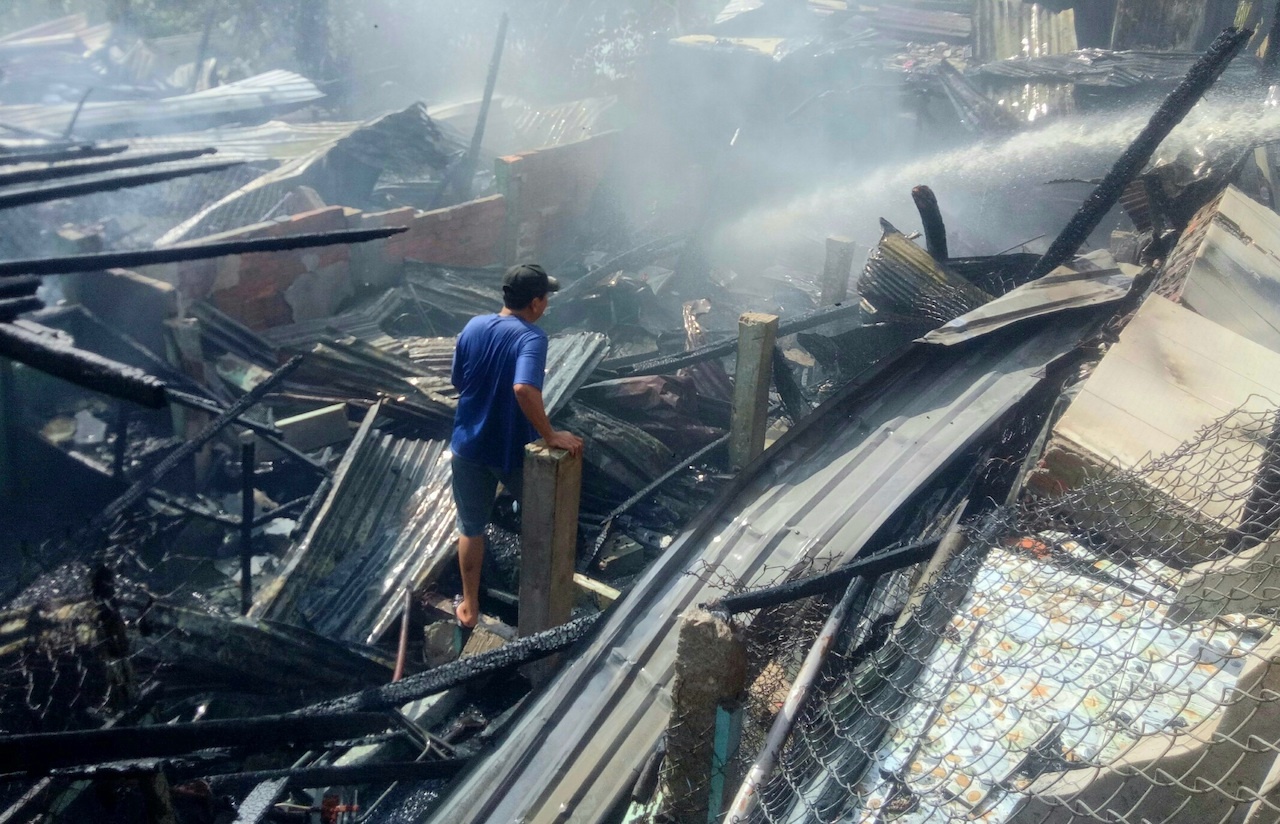 3 can nha bi thieu rui hinh anh