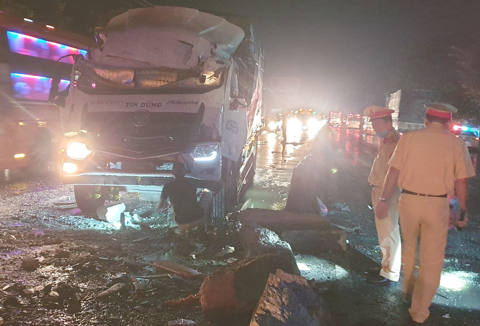 20 nguoi thuong vong vu tai nan xe khach tren quoc lo 1 anh 1