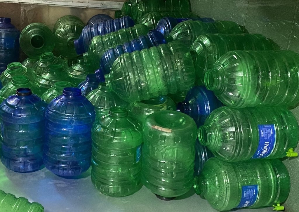 Phat chu co so san xuat nuoc uong nhiem khuan hinh anh