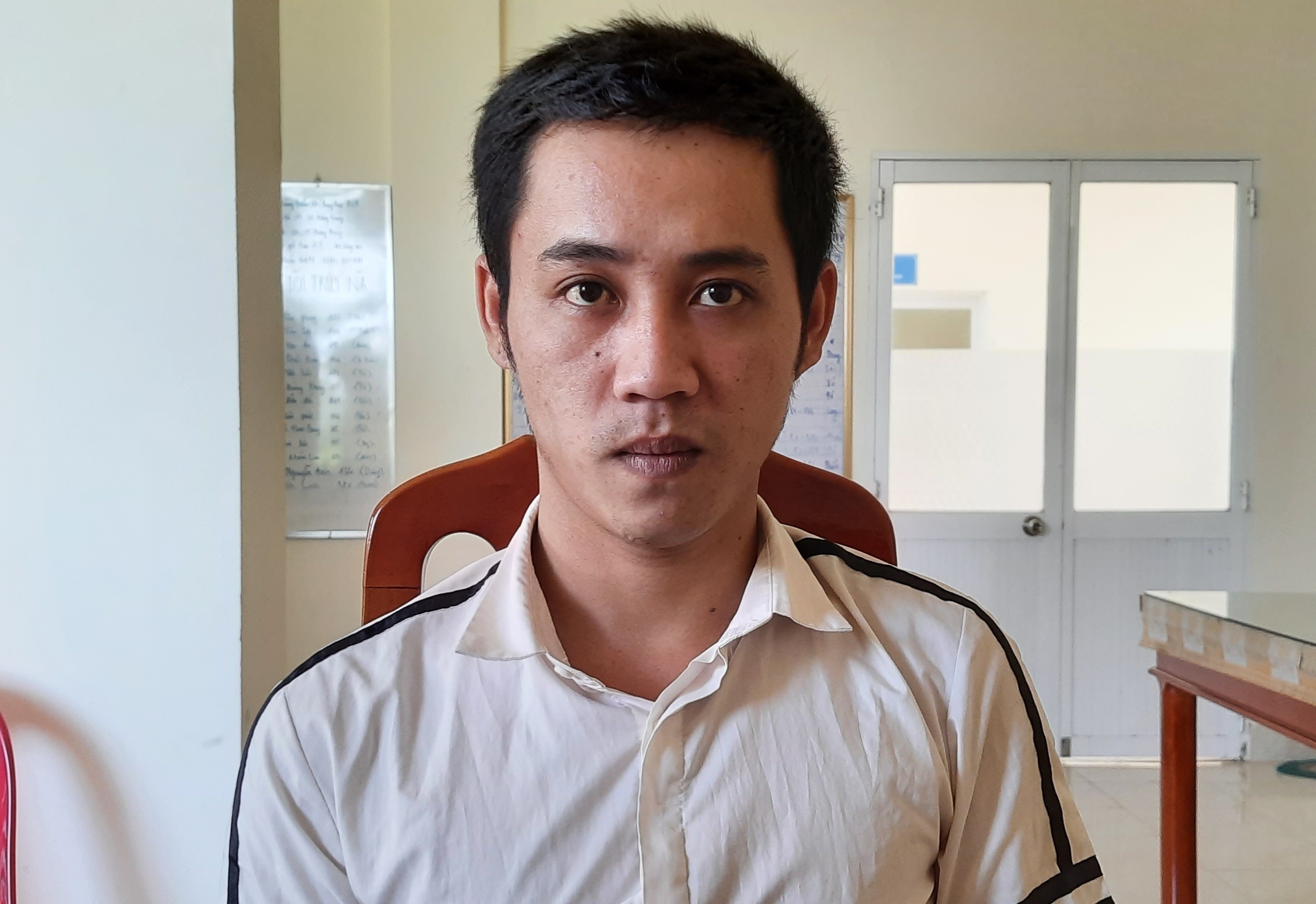 Bat giam thanh nien danh cong an xa hinh anh