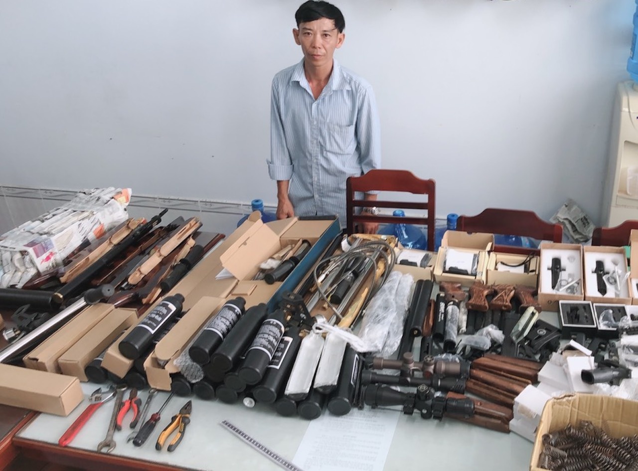 Nguoi dan ong ban sung san qua mang hinh anh