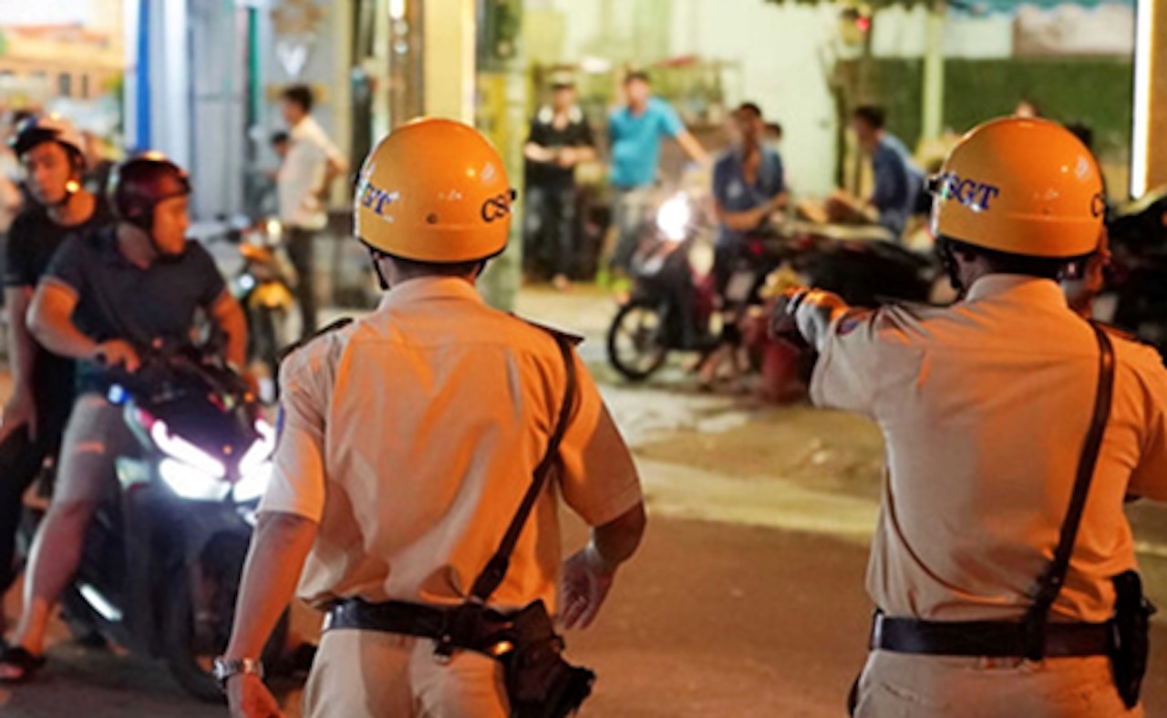 De nghi ky luat 9 canh sat giao thong o Tien Giang hinh anh