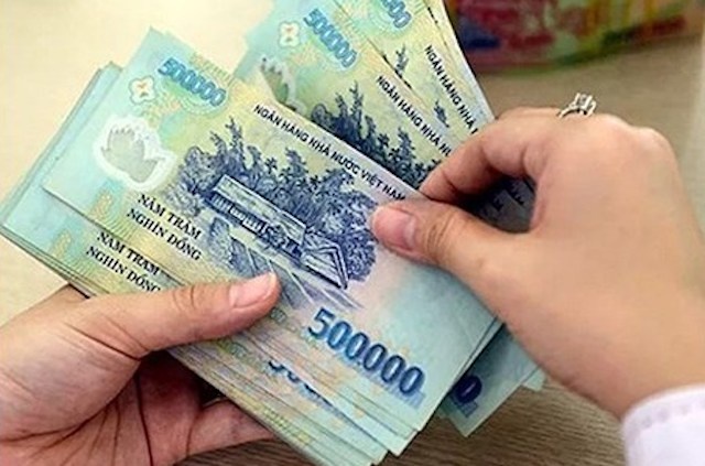 Giau tien cua chong roi hoang bao trom, vo bi phat 750.000 dong hinh anh