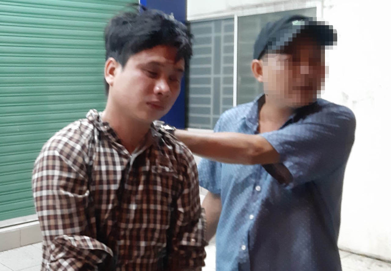 Co gai tre lao xe may vao ten cuop anh 2