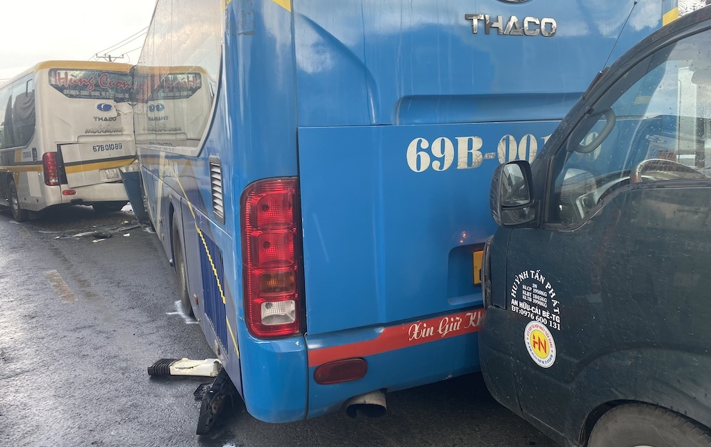 7 oto va cham lien hoan tren quoc lo 1 anh 1