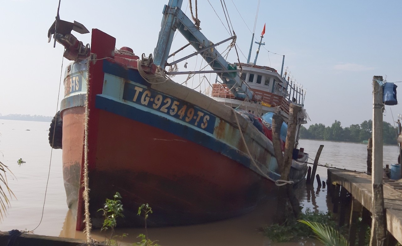 Thuyen vien dam chet ban nhau hinh anh