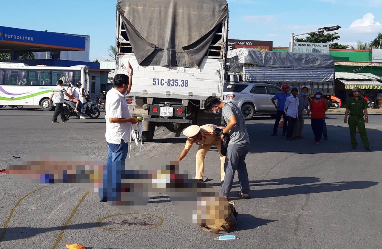 Bat tai xe lai xe tong chet 3 nguoi hinh anh