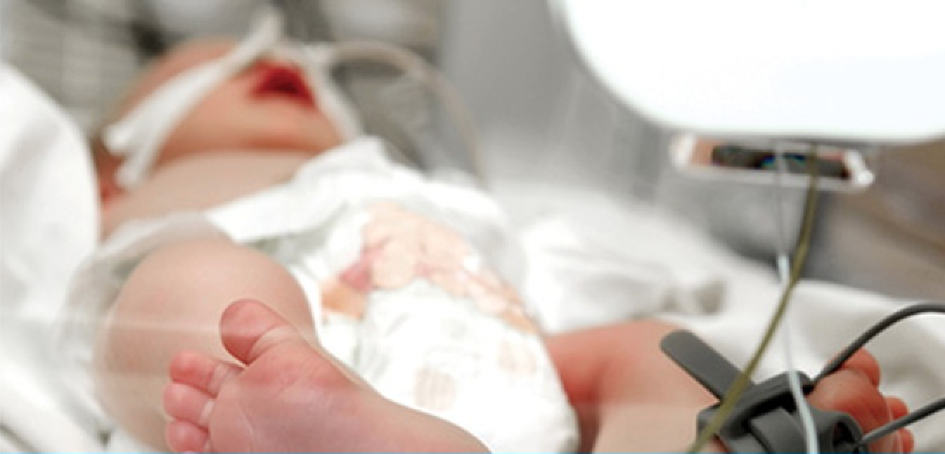 Bac si noi gi ve be gai con tho duoc dua vao nha hoa tang? hinh anh