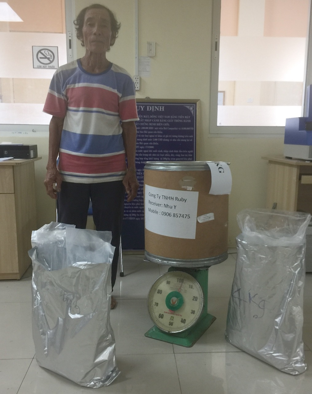 Nguoi dan ong van chuyen 10 kg ma tuy anh 1