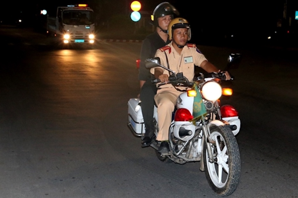 Hoi lo canh sat, nam thanh nien bi phat 4 trieu hinh anh