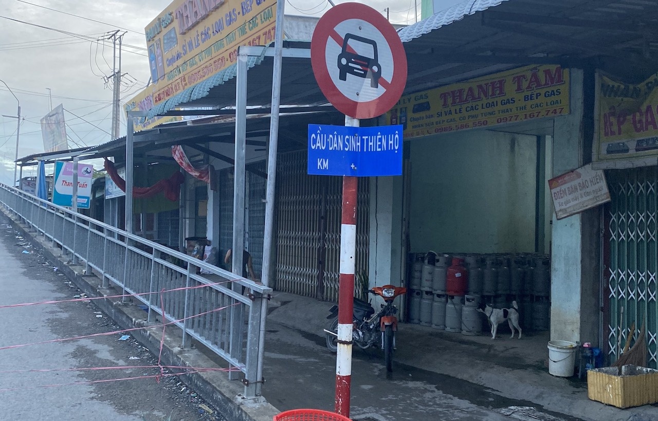 Xe tai lam sap cau anh 3