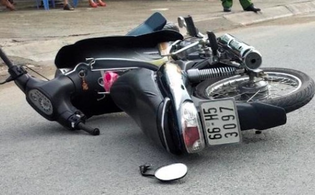 Tai xe lai oto gay tai nan roi bo tron anh 1