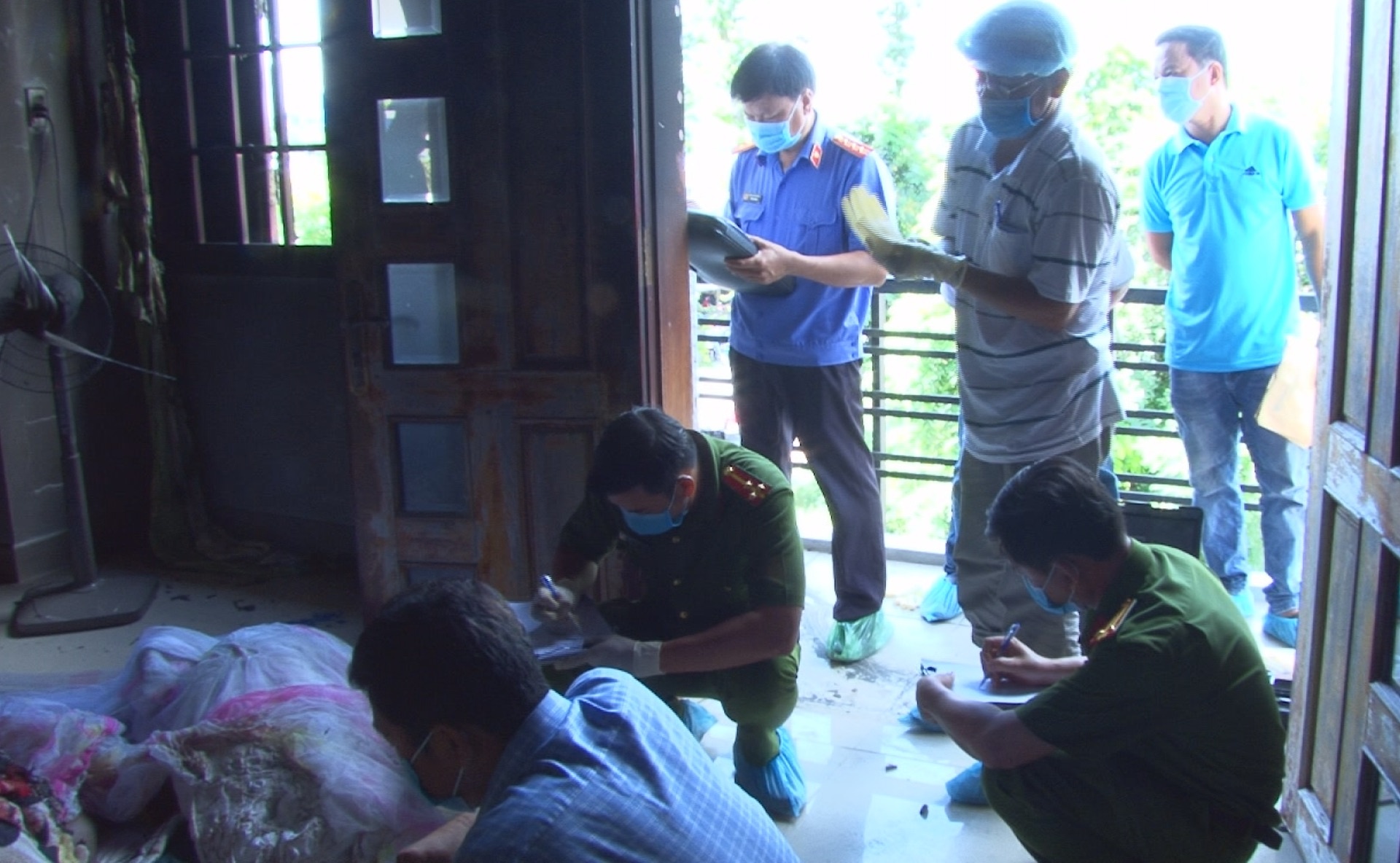 Bat nghi pham giet nguoi dot xac hinh anh