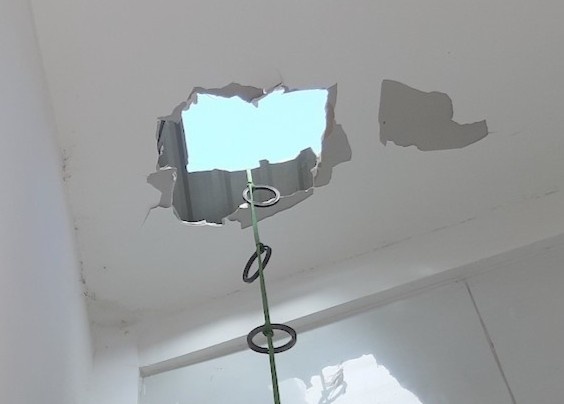 Ke trom duc tran, du day vao cua hang lay ket sat hinh anh