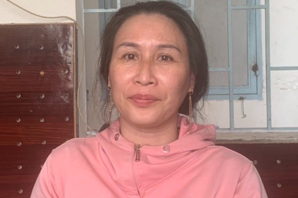 Cong an tam giam Le Thi Binh hinh anh