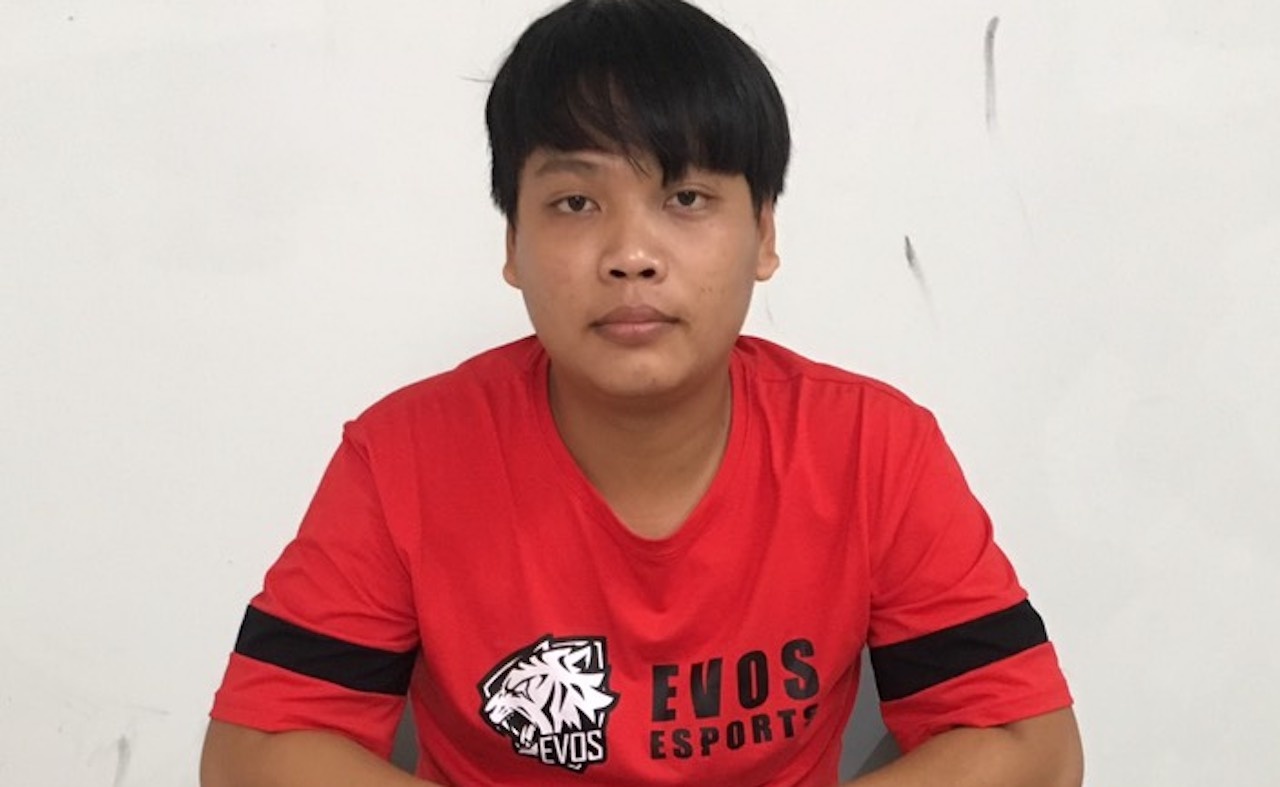 Ke cuop tiem vang bi nguoi dan vay bat hinh anh
