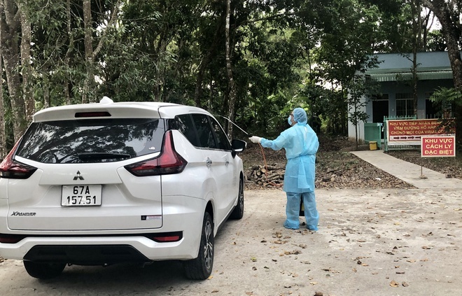 Nguoi nha chi tien de benh nhan 1440 nhap canh trai phep anh 2