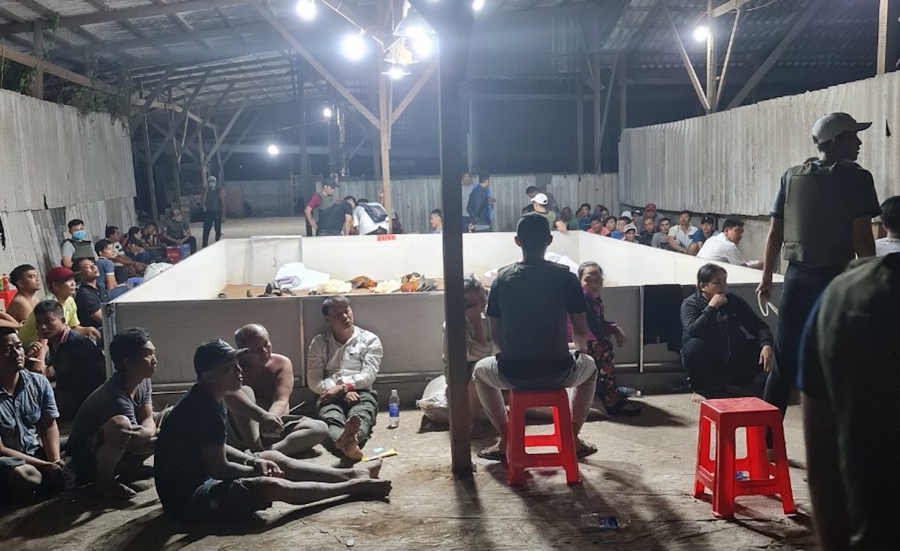 153 người bị bắt ở sới bạc tại Cần Thơ ảnh 1 153 nguoi bi bat o soi bac tai Can Tho anh 1