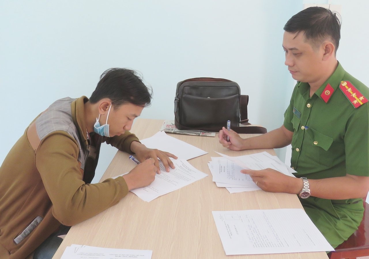 Nu sinh bi xam hai khi quen ban trai qua mang hinh anh