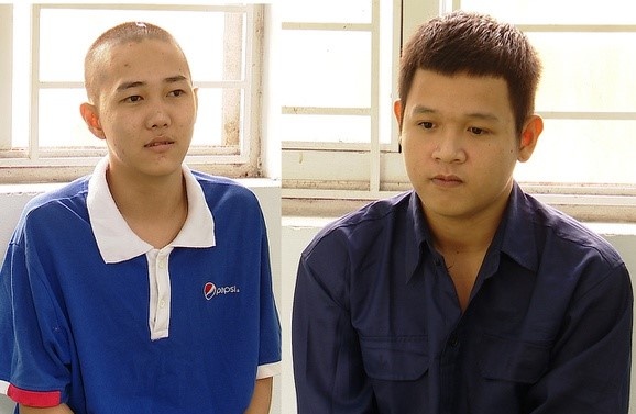 Cuop 2 con ga, 3 thanh nien bi khoi to hinh anh