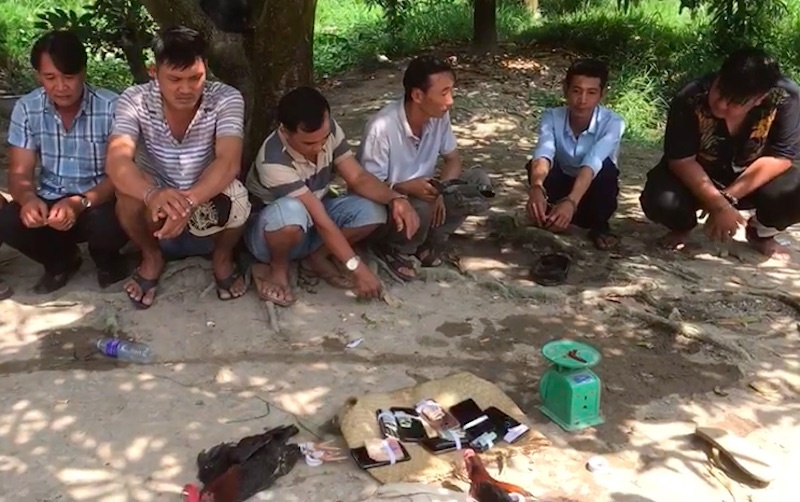 Cong an Vinh Long pha 3 soi bac vao chieu mung 3 Tet hinh anh