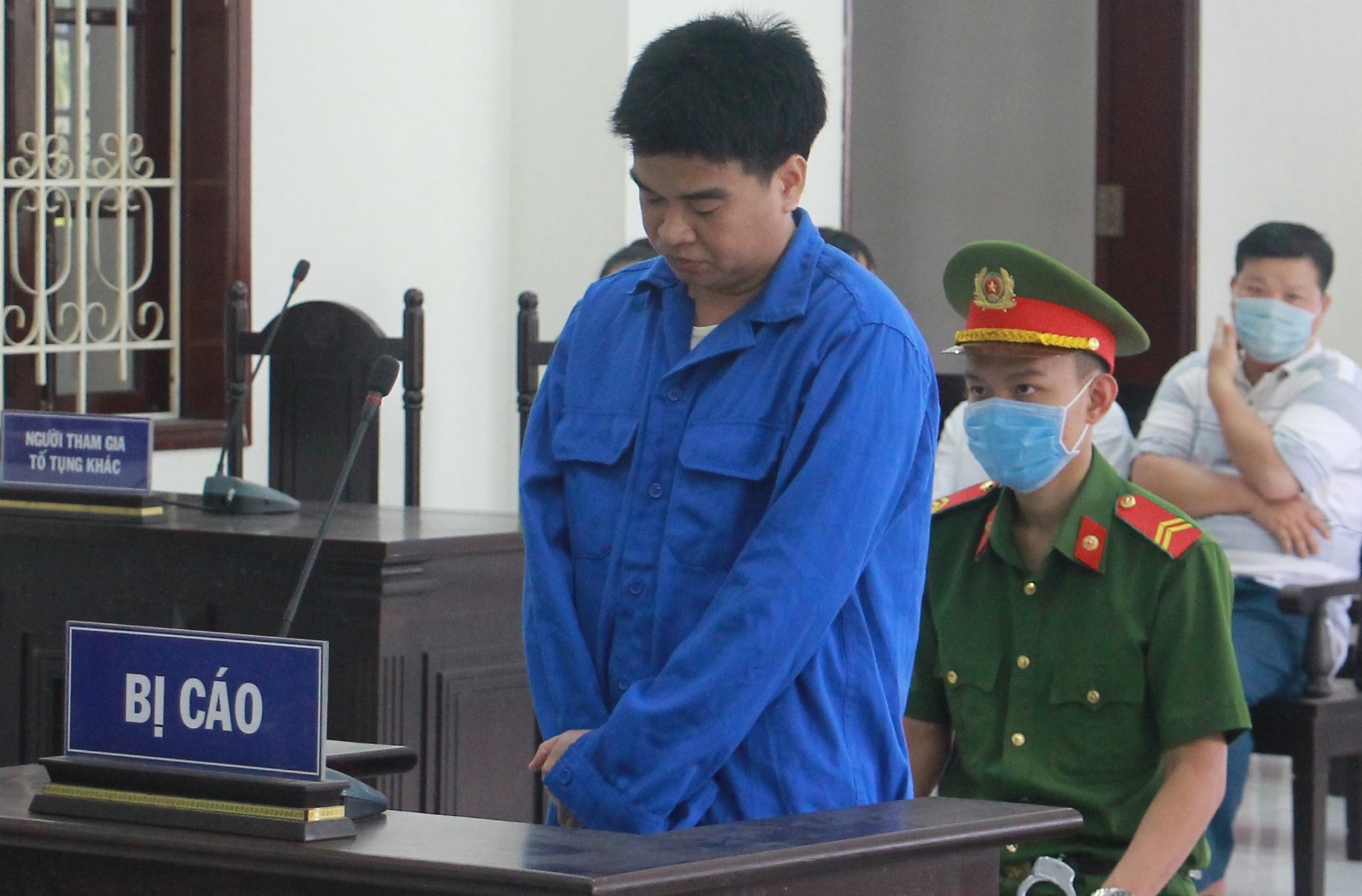 Nguyen pho giam lua 42 ty,  linh 20 nam tu anh 1