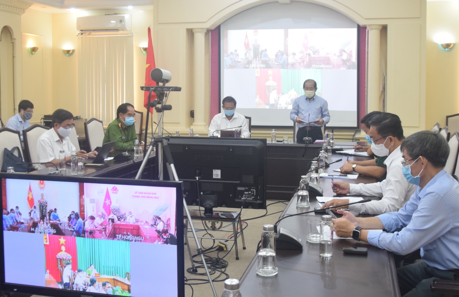 Nguoi phu nu duong tinh voi SARS-CoV-2 anh 1