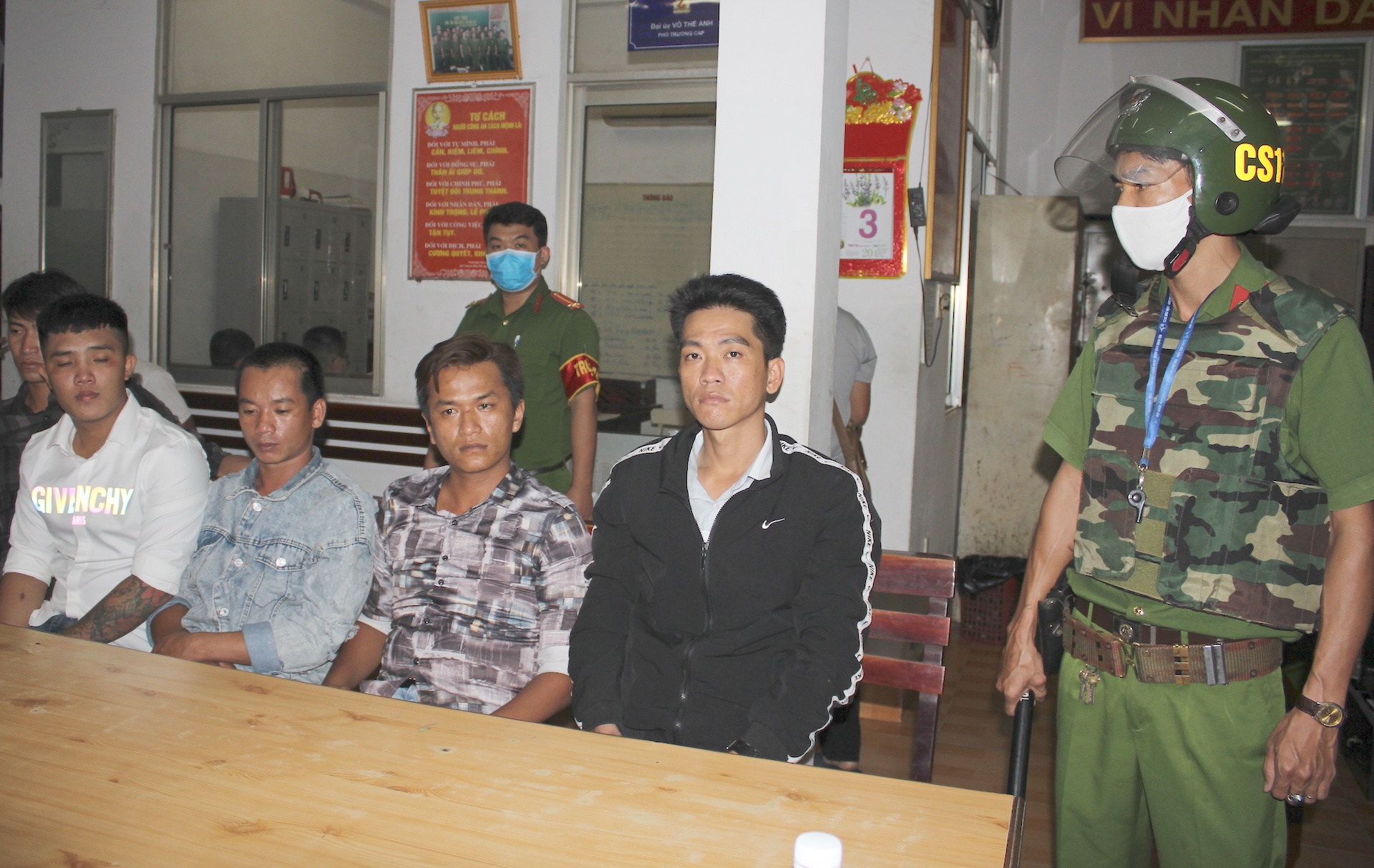 Bat them 7 nghi can vu no sung o Can Tho anh 1