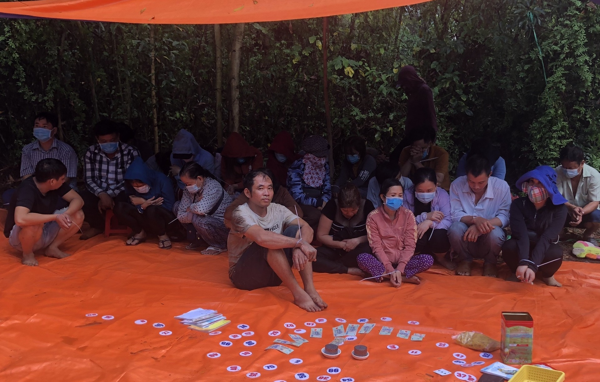 Dieu tra nhom phu nu di oto tu TP.HCM den Tien Giang danh tai xiu anh 1