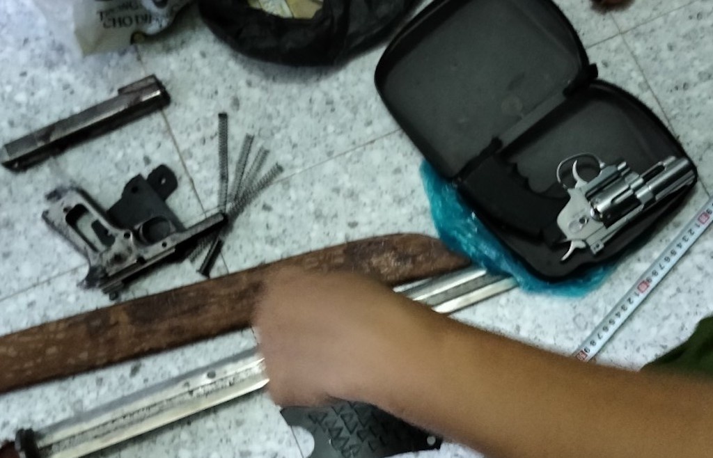 Canh sat bat vo chong giang ho o Tien Giang anh 1