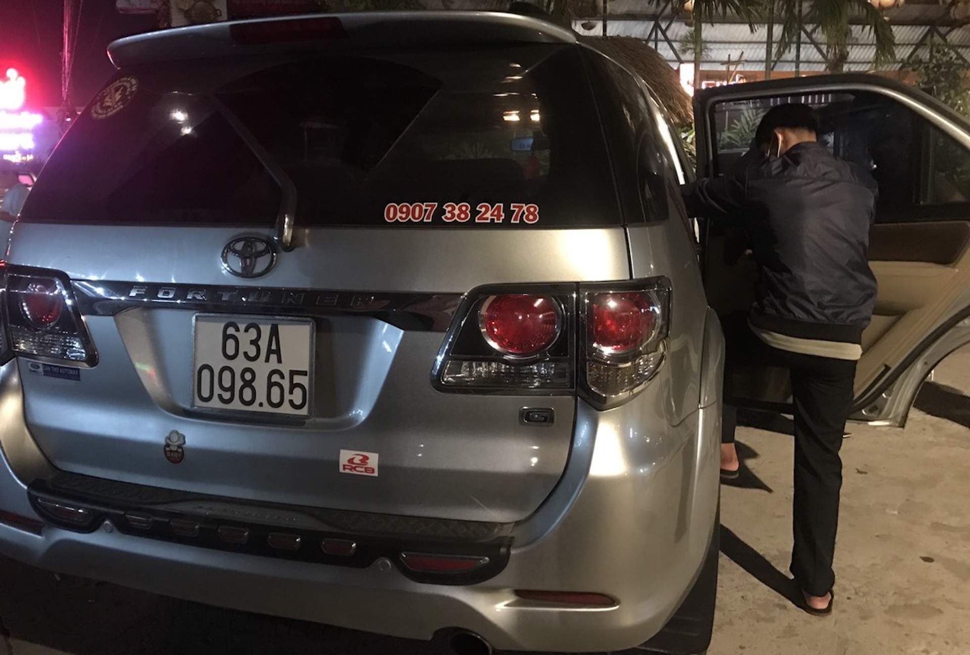 Canh sat bat hai nghi can tang tru ma tuy anh 1