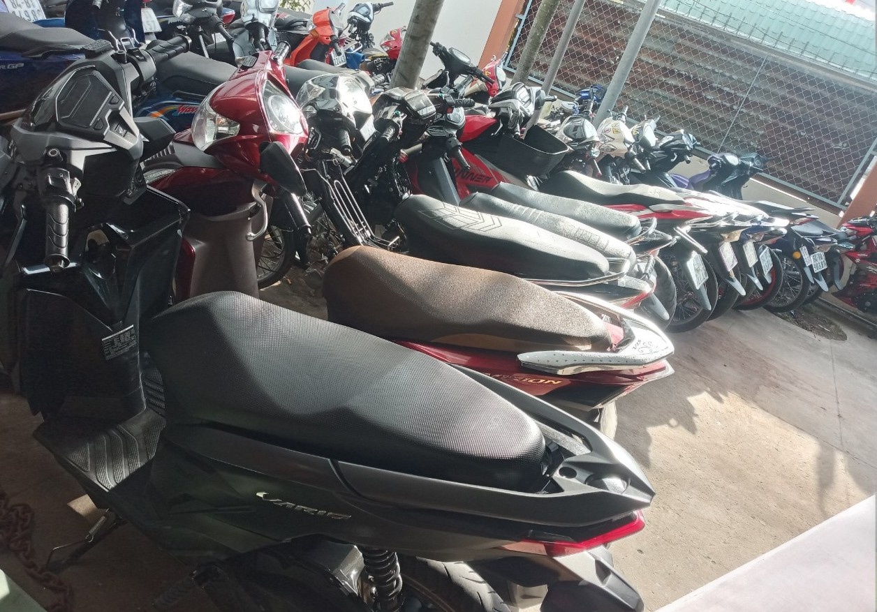 Cảnh sát vât bắt nhóm thanh niên đua xe trên quốc lộ 1 ảnh 1 Canh sat vat bat nhom thanh nien dua xe tren quoc lo 1 anh 1