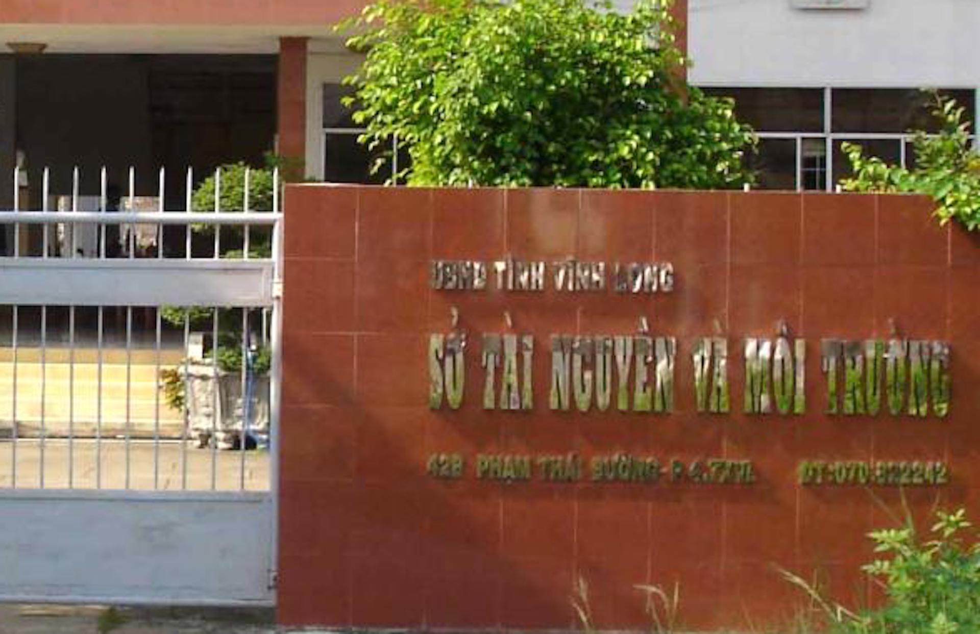 Ky luat Pho giam doc So Tai nguyen va Moi truong Vinh Long hinh anh