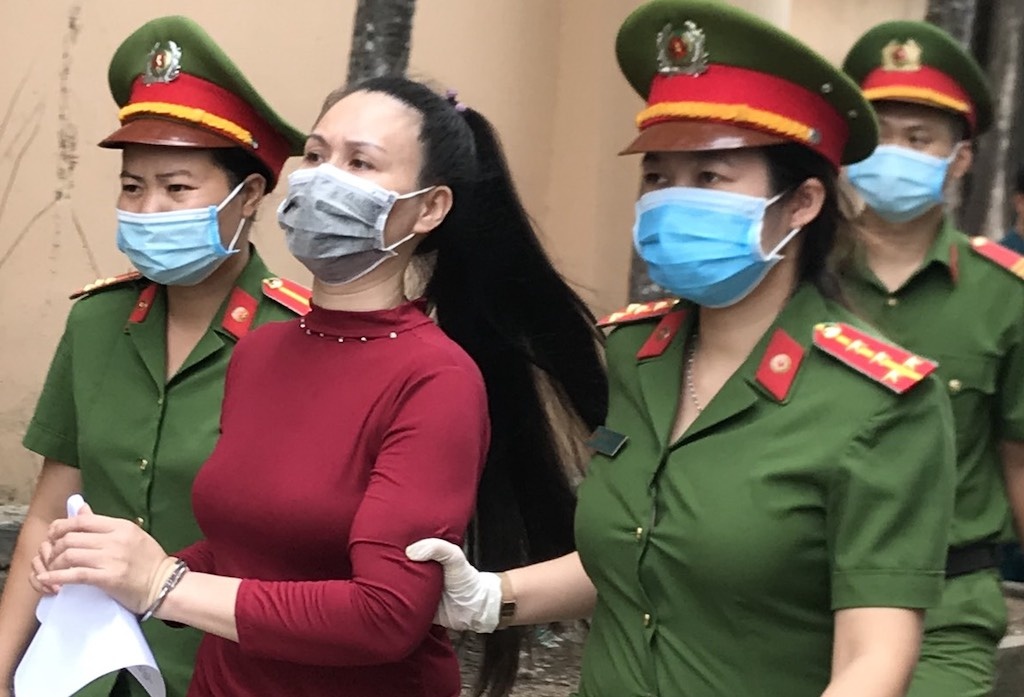 Bị cáo Lê Thị Bình lĩnh án ảnh 1 Bi cao Le Thi Binh linh an anh 1