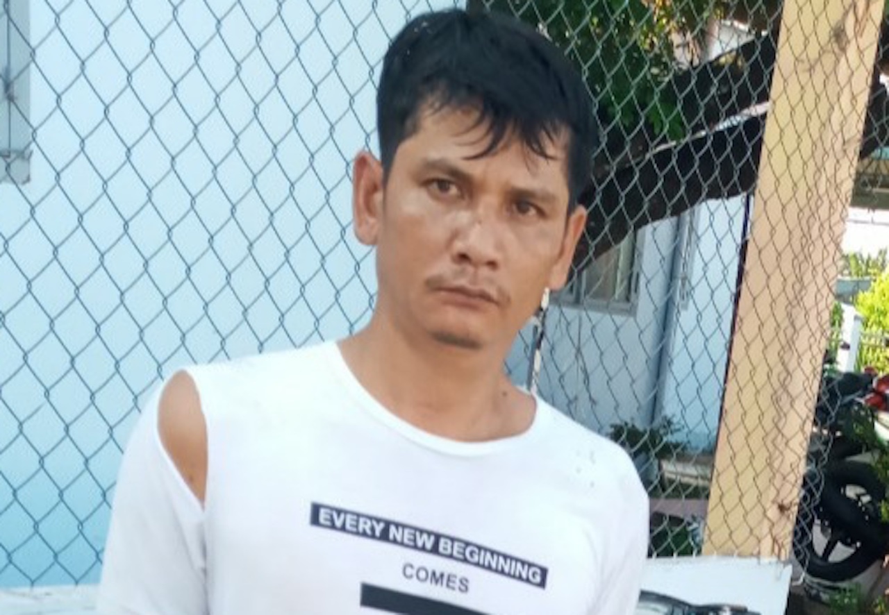 Bi canh sat truy bat, ten trom cho tron vao vuon buoi hinh anh