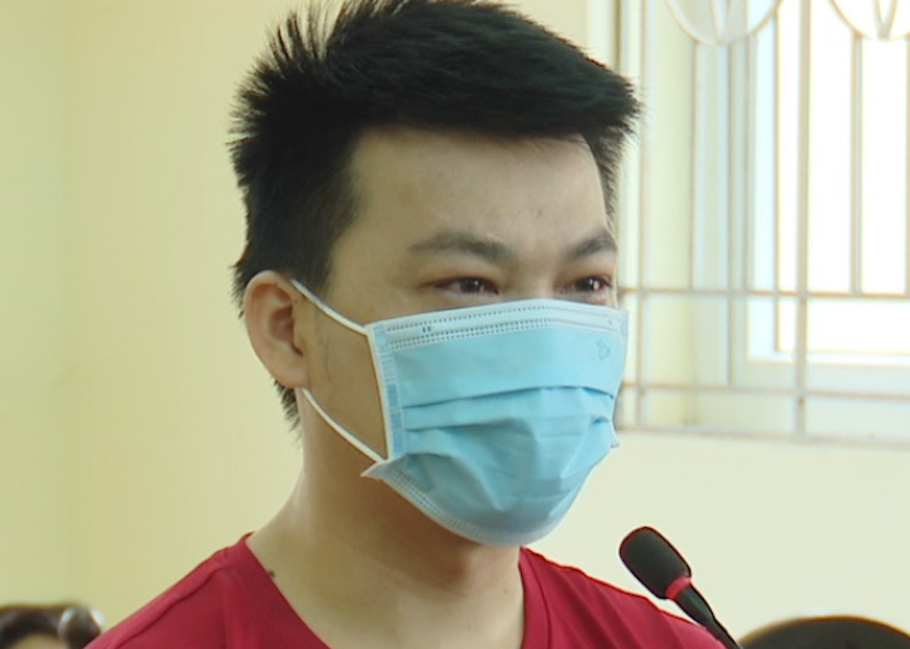 Cam co oto lay 300 trieu roi bo tron hinh anh