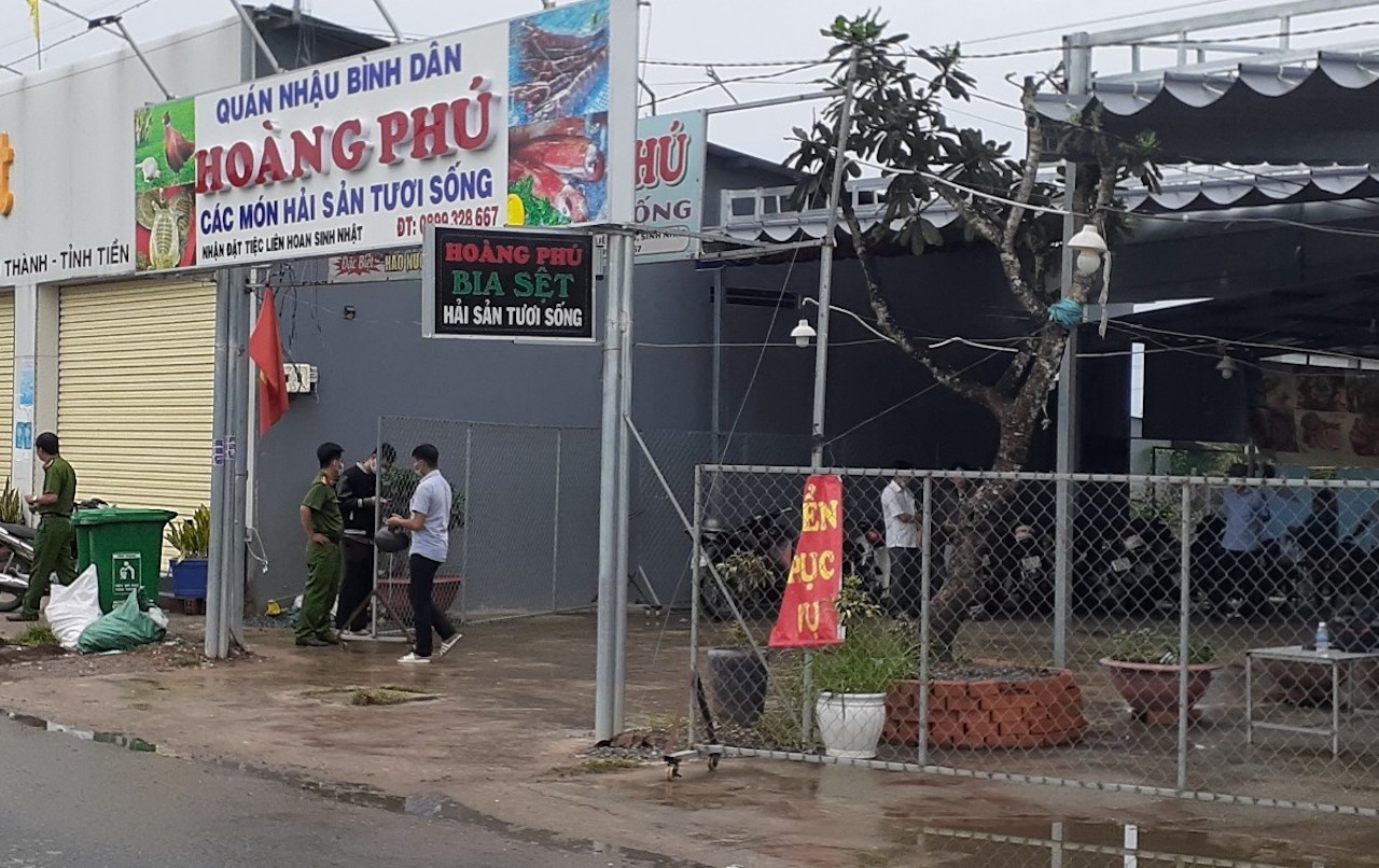 Anh bị đâm tử vong,  em ruột nhập viện cấp cứu ảnh 1 Anh bi dam tu vong,  em ruot nhap vien cap cuu anh 1