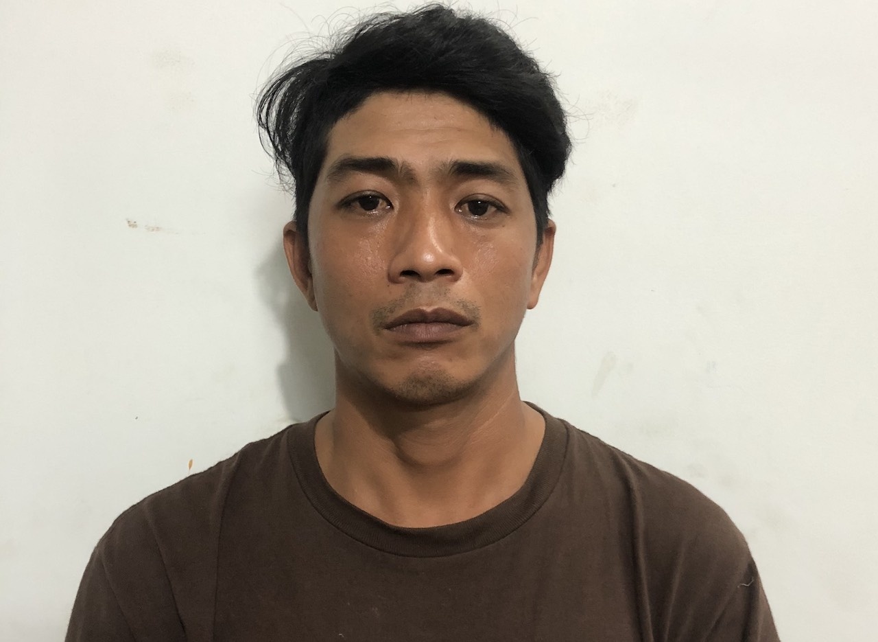Gã thợ sơn đâm người giúp việc và chủ nhà trọng thương ảnh 1 Ga tho son dam nguoi giup viec va chu nha trong thuong anh 1