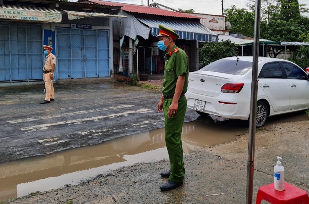 Vinh Long lap 9 chot kiem dich Covid-19 hinh anh