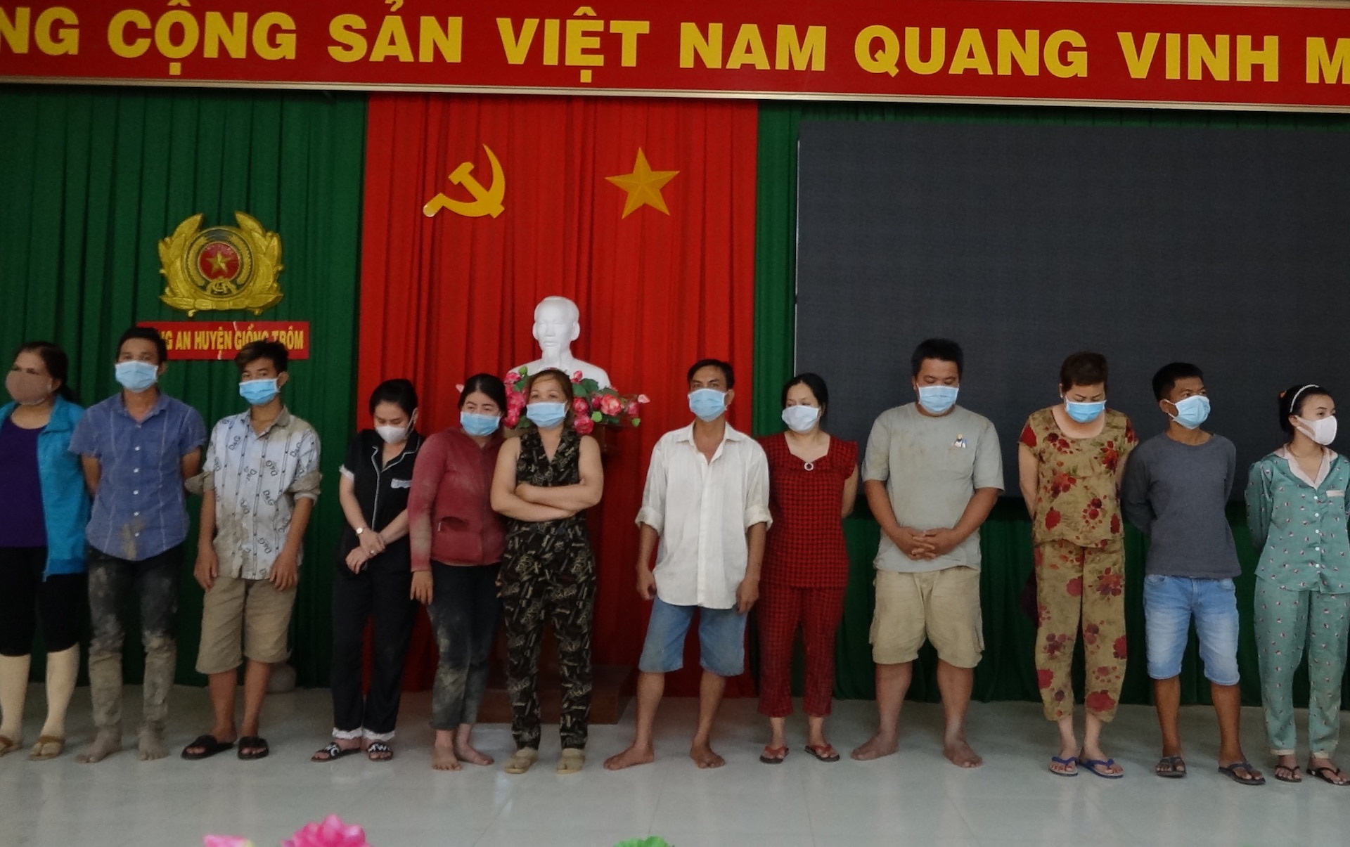 Co gai lac tai xiu anh 1