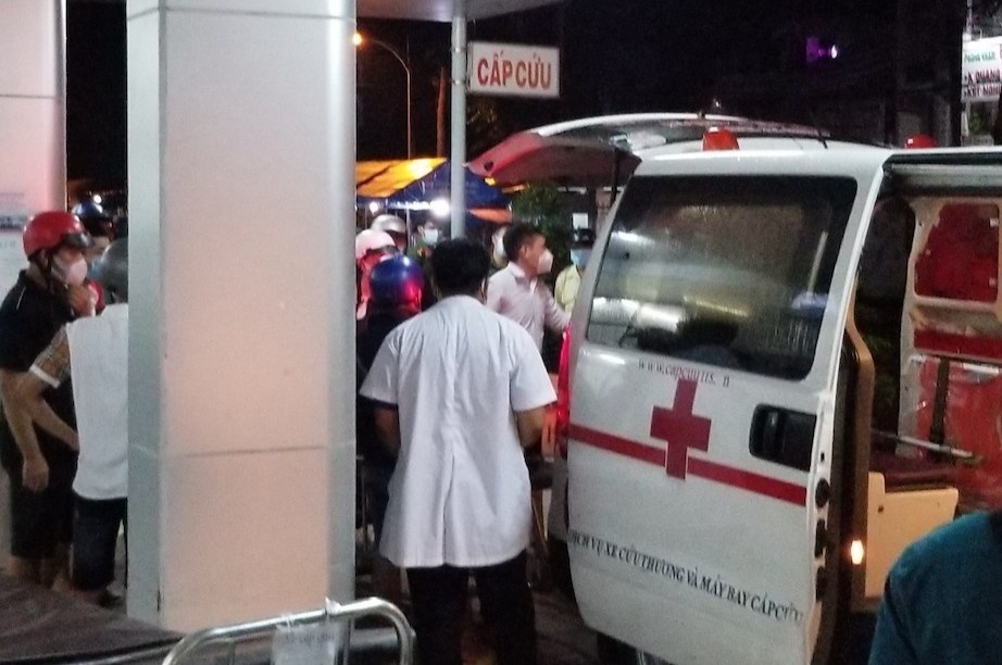 Benh nhan bi truy sat khi nhap vien cap cuu hinh anh