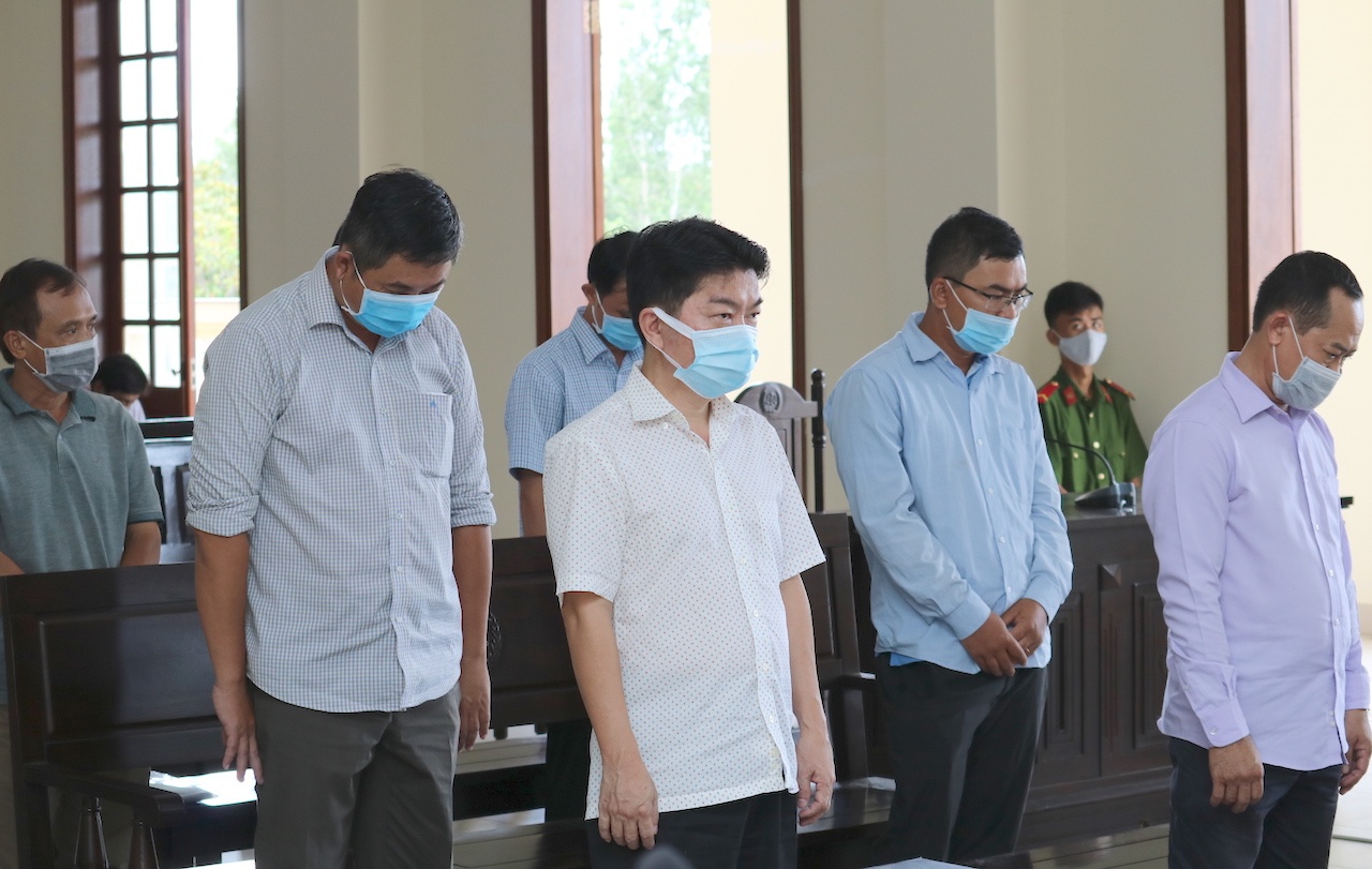 Nguyên Phó chủ tịch UBND quận Bình Thủy hầu tòa vì sai phạm đất đai ảnh 2 Nguyen Pho chu tich UBND quan Binh Thuy hau toa vi sai pham dat dai anh 2